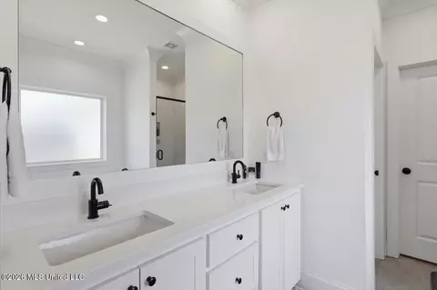 Bath - 114 Katherine Ln, Madison, MS 39110 photo 1 of 3
