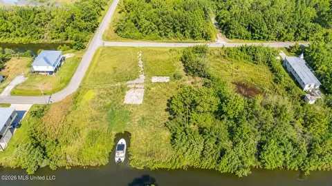 10010 E Bayou View Dr, Bay Saint Louis, MS 39520