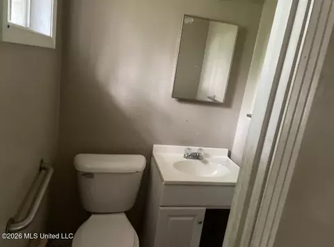 Bath - 443 Smith Rd, Cleveland, MS 38732 photo 1 of 1