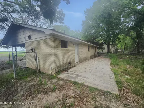 Exterior - 443 Smith Rd, Cleveland, MS 38732 photo 1 of 3