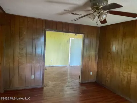 Living - 443 Smith Rd, Cleveland, MS 38732 photo 2 of 2