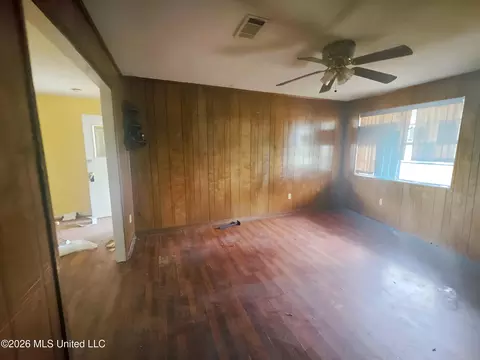Living - 443 Smith Rd, Cleveland, MS 38732 photo 1 of 2