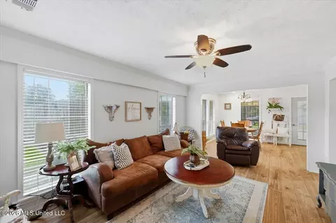 Living - 873 Bryan Rd, Walnut Grove, MS 39189 photo 2 of 3