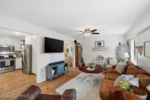 Living - 873 Bryan Rd, Walnut Grove, MS 39189 photo 3 of 3