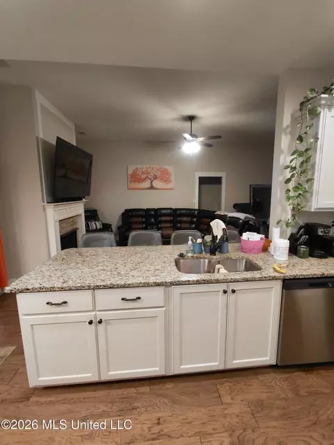 Kitchen - 648 Beckett Cv, Hernando, MS 38632 photo 1 of 2