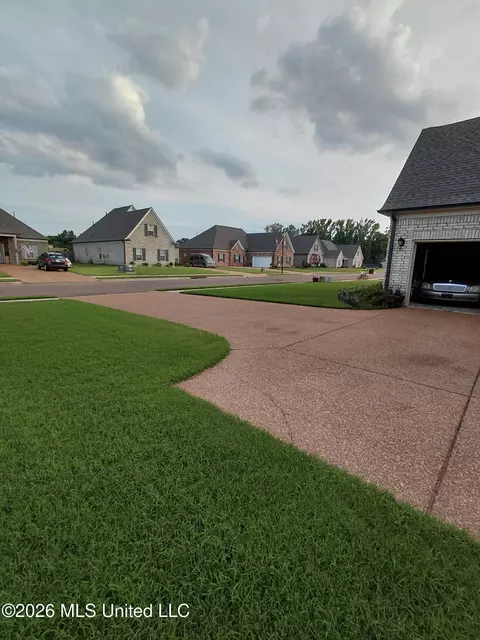 Exterior - 648 Beckett Cv, Hernando, MS 38632 photo 3 of 6