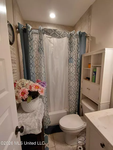 Bath - 648 Beckett Cv, Hernando, MS 38632 photo 1 of 4