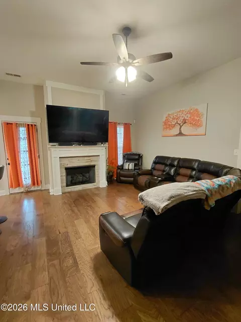 Living - 648 Beckett Cv, Hernando, MS 38632 photo 1 of 1