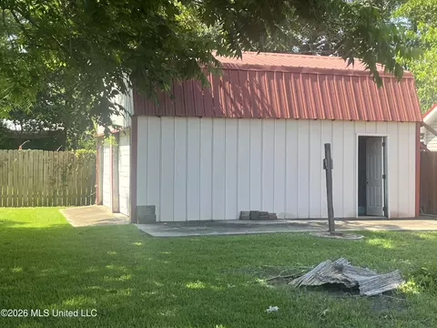 Exterior - 703 E Old Pass Rd, Long Beach, MS 39560 photo 3 of 6