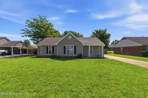 7446 Cliffwood Dr, Horn Lake, MS 38637