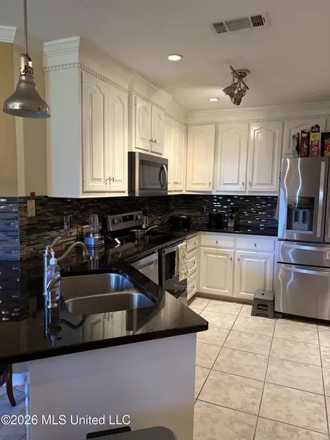 Kitchen - 456 Treles Dr, Madison, MS 39110 photo 2 of 3