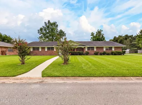 6 Pecan Cir, Long Beach, MS 39560