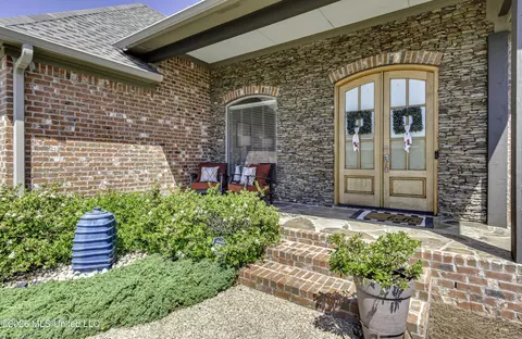 216 Emerald Cir, Brandon, MS 39047