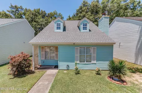 517 Heatherstone Cir, Ocean Springs, MS 39564