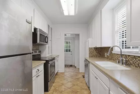 Entry Way - 1827 Piedmont St, Jackson, MS 39202 photo 2 of 2