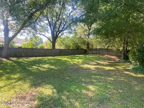 Exterior - 557 Spring Hill Dr, Madison, MS 39110 photo 2 of 2