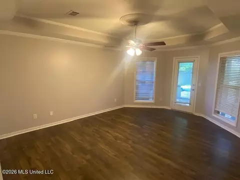 Living - 557 Spring Hill Dr, Madison, MS 39110 photo 2 of 2