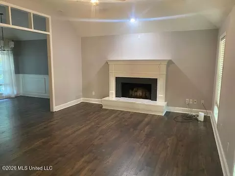 Living - 557 Spring Hill Dr, Madison, MS 39110 photo 1 of 2