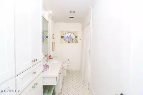 Bath - 1865 E Northside Dr, Jackson, MS 39211 photo 1 of 7