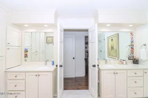 Bath - 1865 E Northside Dr, Jackson, MS 39211 photo 7 of 7