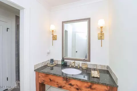 Bath - 1865 E Northside Dr, Jackson, MS 39211 photo 3 of 7