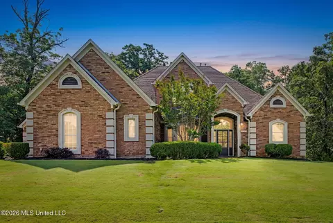 8465 Belmor Lakes Dr, Olive Branch, MS 38654