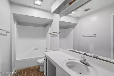 Bath - 2319 River Oaks Blvd #A, Jackson, MS 39211 photo 1 of 2