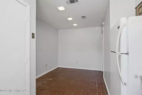 Dining - 2319 River Oaks Blvd #A, Jackson, MS 39211 photo 1 of 1