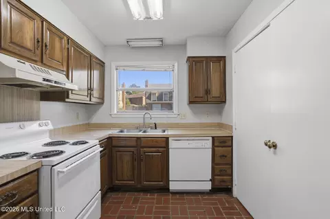 Kitchen - 2319 River Oaks Blvd #A, Jackson, MS 39211 photo 2 of 2