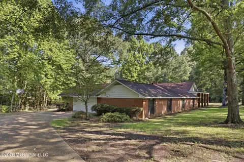Exterior - 375 Heritage Pl, Jackson, MS 39212 photo 3 of 7