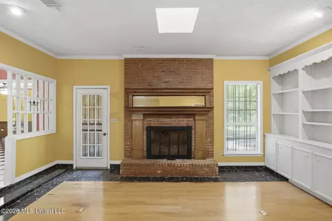 Living - 375 Heritage Pl, Jackson, MS 39212 photo 3 of 10