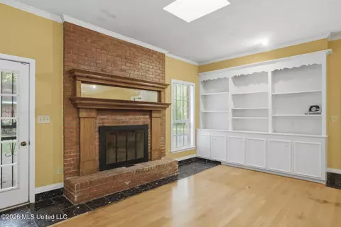 Living - 375 Heritage Pl, Jackson, MS 39212 photo 4 of 10