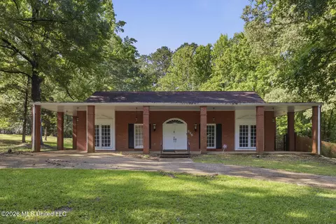 Exterior - 375 Heritage Pl, Jackson, MS 39212 photo 2 of 7