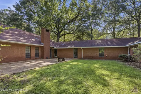 Exterior - 375 Heritage Pl, Jackson, MS 39212 photo 6 of 7