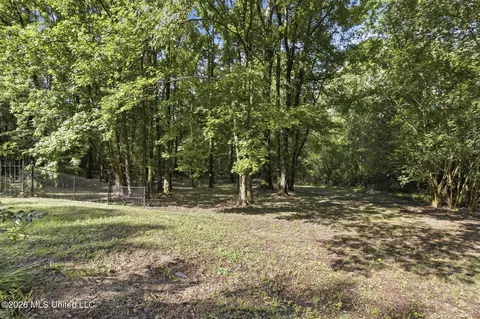 Exterior - 375 Heritage Pl, Jackson, MS 39212 photo 4 of 7