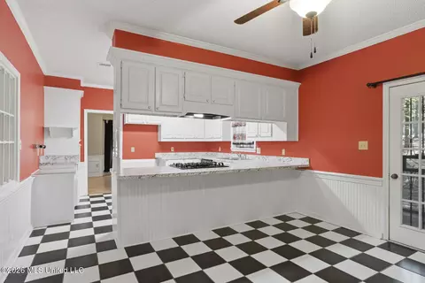 Kitchen - 375 Heritage Pl, Jackson, MS 39212 photo 1 of 4