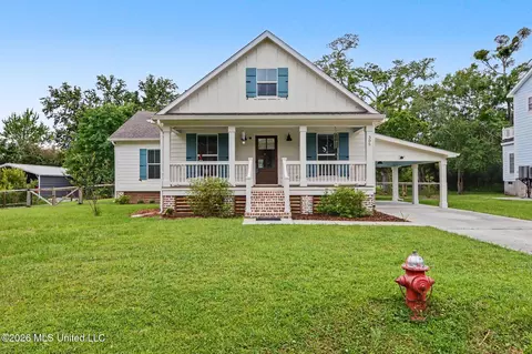 305 Hoffman Ln, Waveland, MS 39576