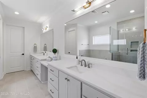 Bath - 162 Bronson Bnd, Flowood, MS 39232 photo 1 of 4