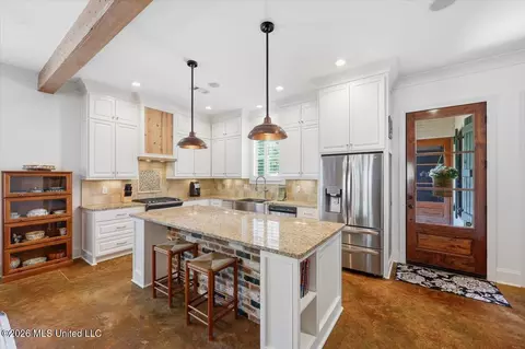Kitchen - 101 Camden Ct, Madison, MS 39110 photo 2 of 3