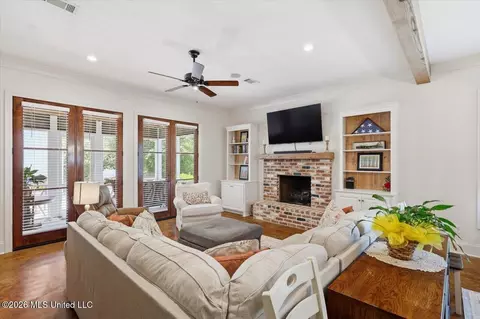Living - 101 Camden Ct, Madison, MS 39110 photo 2 of 2