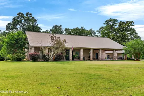 143 Balmoral Dr, Poplarville, MS 39470