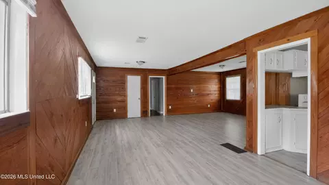Living - 1664 Kentwood Dr, Jackson, MS 39212 photo 3 of 6