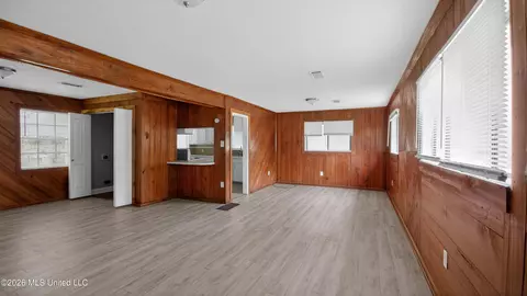 Living - 1664 Kentwood Dr, Jackson, MS 39212 photo 2 of 6