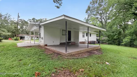 Exterior - 1664 Kentwood Dr, Jackson, MS 39212 photo 2 of 4