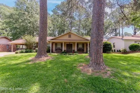 715 Tanglewood Dr, Clinton, MS 39056