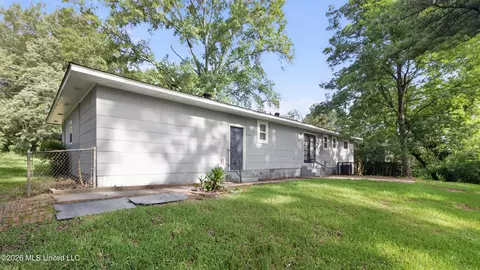 Exterior - 2738 Woodside Dr, Jackson, MS 39204 photo 2 of 3