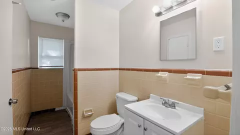 Bath - 2738 Woodside Dr, Jackson, MS 39204 photo 2 of 3
