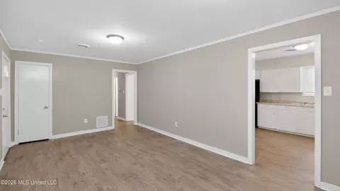 Living - 2738 Woodside Dr, Jackson, MS 39204 photo 4 of 7