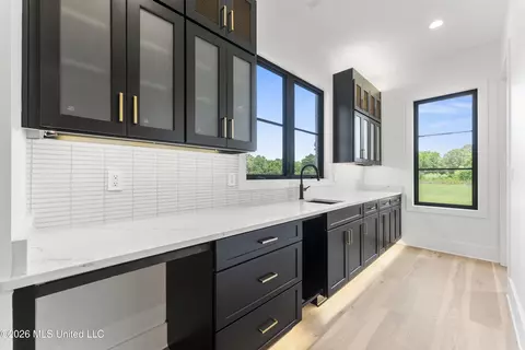 Kitchen - 5424 Sophia Ln, Hernando, MS 38632 photo 8 of 8