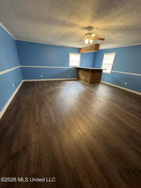 Living - 112 Kildare Ct, Jackson, MS 39209 photo 2 of 5